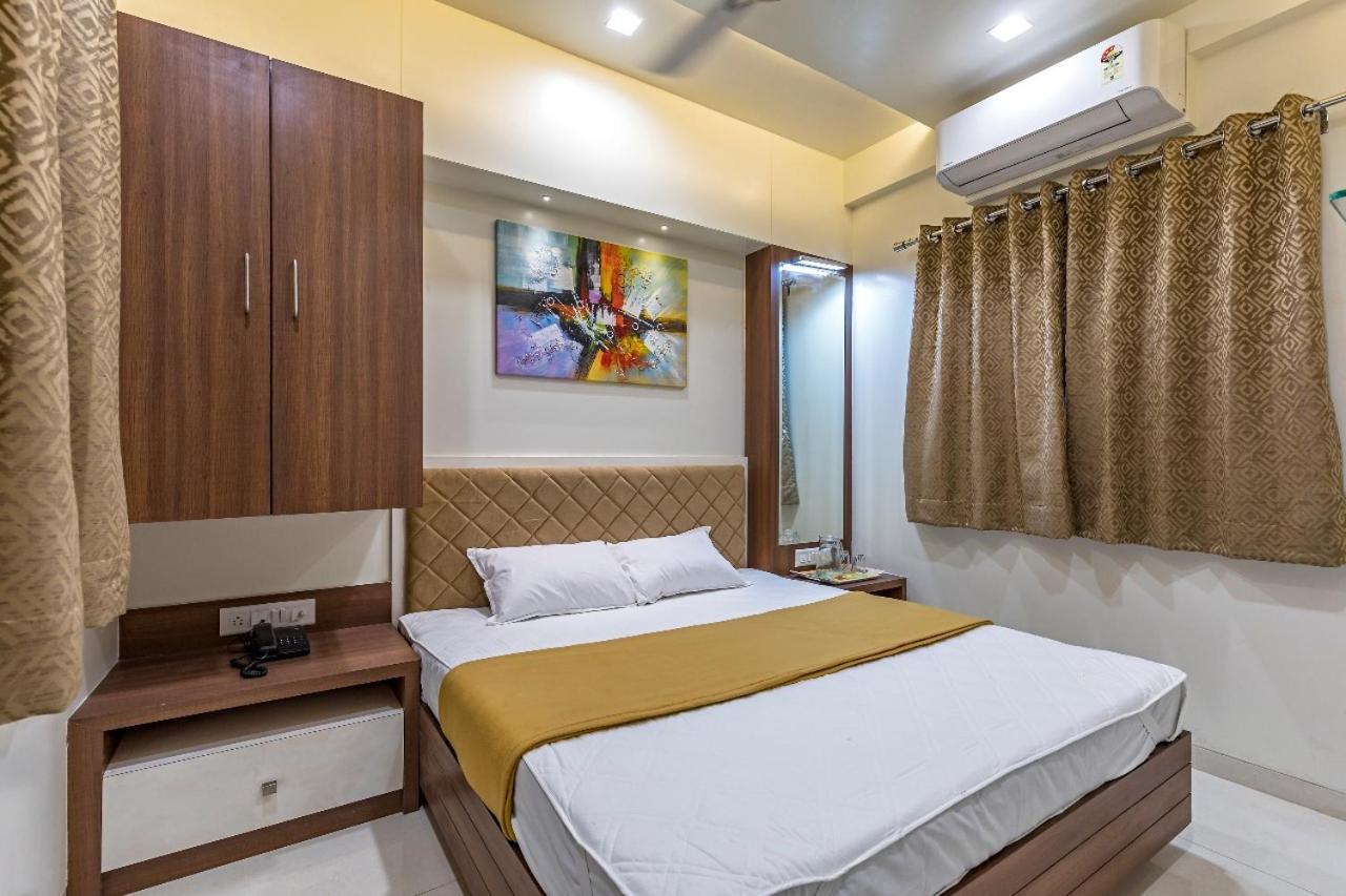 Hotel Rajlaxmi Grand Colhapur Exterior foto